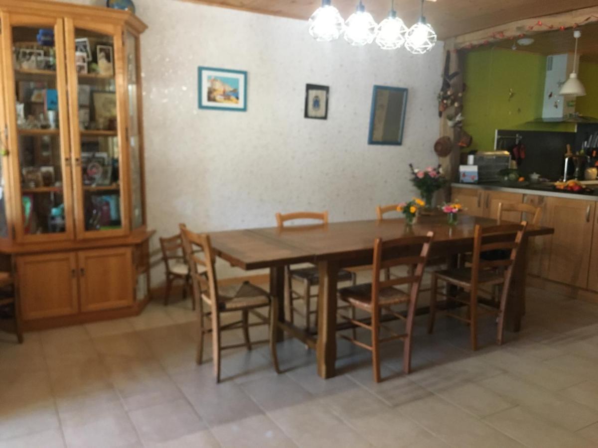 Plein Pied Village Montrond  Exterior photo